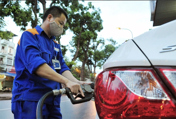 Giá xăng dầu đồng loạt giảm mạnh.