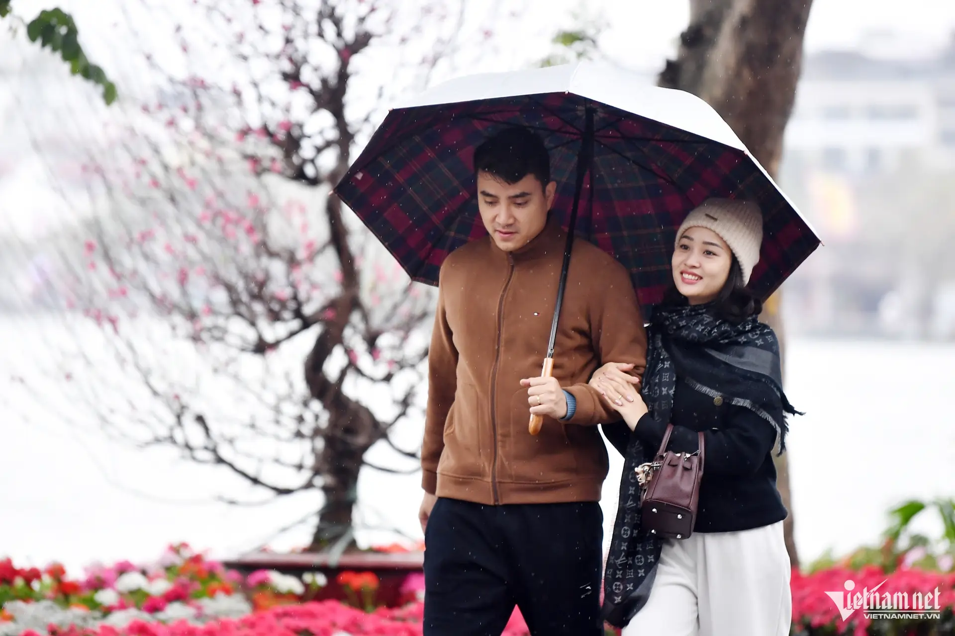 Thời tiết Hà Nội có sương mù, mưa rải rác